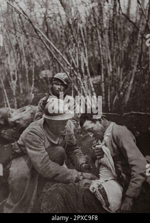 Erster Weltkrieg Frankreich im Krieg. Während des Kampfes. Erste Hilfe für Verwundete. Stockfoto