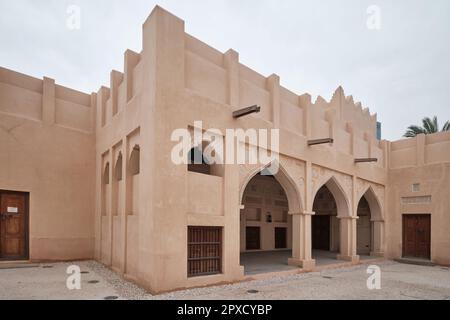 Doha, Katar - 2023. April: Der ursprüngliche Palast von Scheich Abdullah bin Jassim Al Thani im Nationalmuseum von Katar Stockfoto