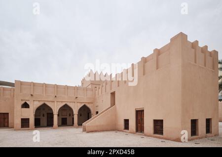 Doha, Katar - 2023. April: Der ursprüngliche Palast von Scheich Abdullah bin Jassim Al Thani im Nationalmuseum von Katar Stockfoto