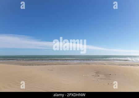 Wüste und Ozean - El Trabucador Beach in Delta del Ebro, Spanien Stockfoto