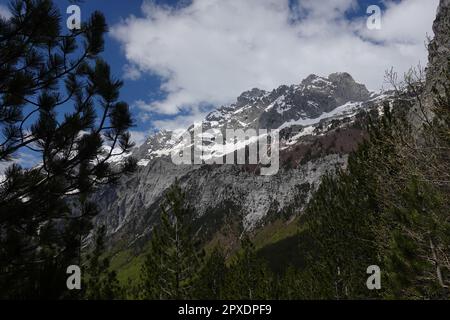 Blick über das Theth Valley von der Wanderung von Theth nach Valbone Stockfoto