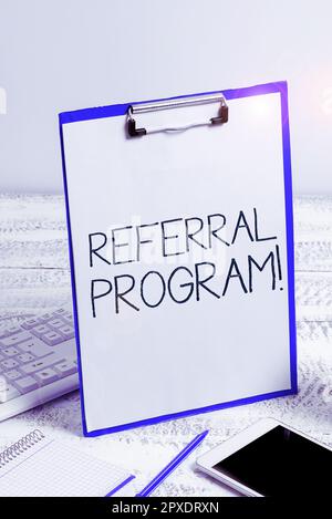 Schreiben Text Referral Program, Business Idea sendet eigenen Patienten zur Behandlung an einen anderen Arzt Stockfoto