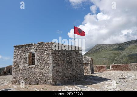 Blick auf den Gipfel des Ali Pasha Schlosses in Porto Palermo, Albanien Stockfoto