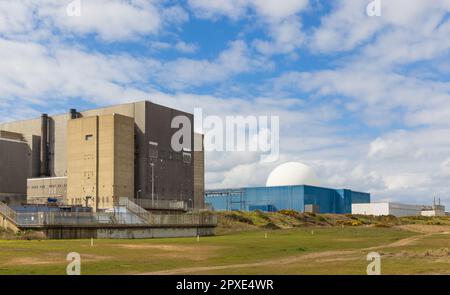 Blick auf die Kernkraftwerke Sizewell A und B am Standort des anstehenden Kraftwerks Sizewell C. Suffolk, Großbritannien Stockfoto