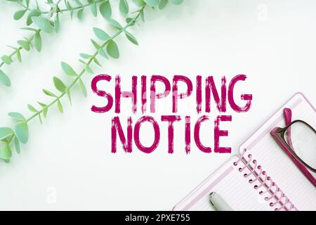 Schrift mit Text Versandhinweis, konzeptionelle Fotoschiffe, die gemeinsam betrachtet werden, insbesondere solche in einem bestimmten Gebiet Stockfoto