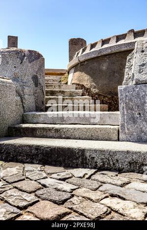 Die Granittreppe führt zur Wave Orgel in San Francisco, Kalifornien Stockfoto