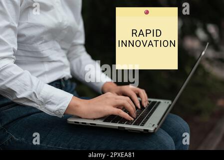 Schild mit Rapid Innovation, Wort für Merkmal einer Website, die Suchmaschinenalgorithmen verwendet Stockfoto