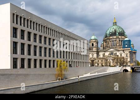 Stadtpalast mit Humboldt-Forum, Berliner Dom im Stadtteil Mitte, Spree, Berlin, Deutschland. das Stadtschloss mit Humboldt Forum, der BE Stockfoto