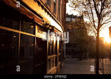 Frühes Morgenlicht in Hockley in Nottingham City, Nottinghamshire England Großbritannien Stockfoto