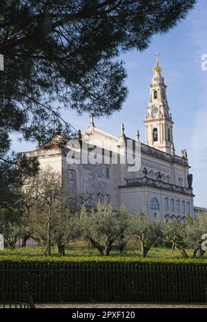 Fatima, Portugal - 29. März 2023: Das Heiligtum von Fatima (oder Heiligtum unserer Lieben Frau vom Rosenkranz von Fatima) ist ein Marienschrein, der unserer Lieben Frau gewidmet ist Stockfoto