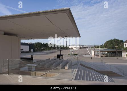 Fatima, Portugal - 29. März 2023: Das Heiligtum von Fatima (oder Heiligtum unserer Lieben Frau vom Rosenkranz von Fatima) ist ein Marienschrein, der unserer Lieben Frau gewidmet ist Stockfoto