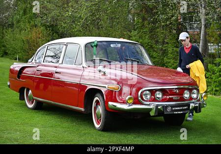 Prag, Tschechische Republik. 29. April 2023. Seltene Autojuwelen (Top-Auswahl an seltenen historischen Pkw) glänzen in Prag, Tschechische Republik, 29. April 2023. Abbildung: Tatra 603 aus dem Jahr 1969. Kredit: Michaela Rihova/CTK Photo/Alamy Live News Stockfoto