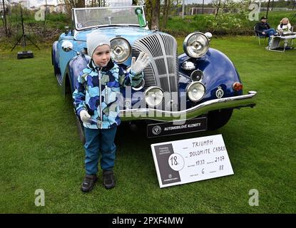 Prag, Tschechische Republik. 29. April 2023. Seltene Autojuwelen (Top-Auswahl an seltenen historischen Pkw) glänzen in Prag, Tschechische Republik, 29. April 2023. Ein Cabrio aus Triumph Dolomite aus dem Jahr 1939. Kredit: Michaela Rihova/CTK Photo/Alamy Live News Stockfoto