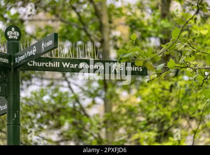 Churchill war Rooms Schild in St. James's Park, London Stockfoto