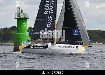 Concarneau, Frankreich. 30. April 2023. Gaston Morvan und Anne-Claire Le Berre (RÉGION BRETAGNE - CMB-VORSTELLUNG) zu Beginn der Transat Paprec 2023, Figaro Bénéteau Klasse, Transatlantisches Rennen in gemischten Doppelwettkämpfen zwischen Concarneau und Saint-Barthelemy (Französische Antillen) am 30. April 2023 in Concarneau, Frankreich - Foto Nicolas Pehe/PPPI Live Media News Stockfoto