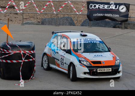 Sam Cox, ein Renault Clio Cup 3 im Jahr 2010 bei der Corbeau Seats Rallye am Meer in Clacton, Essex, Großbritannien. Mitfahrer Paul Brown Stockfoto