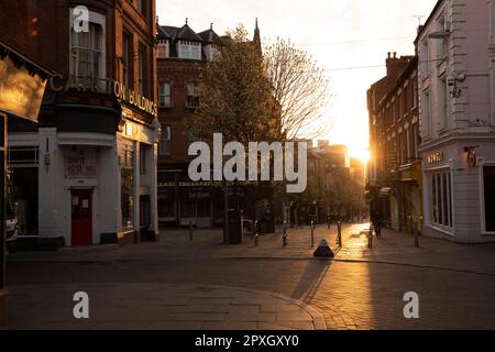 Frühes Morgenlicht in Hockley in Nottingham City, Nottinghamshire England Großbritannien Stockfoto