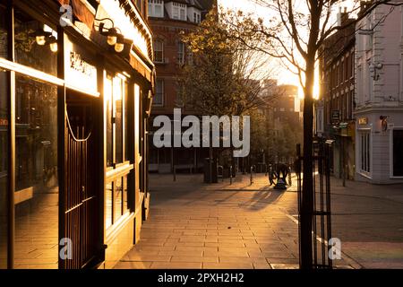 Frühes Morgenlicht in Hockley in Nottingham City, Nottinghamshire England Großbritannien Stockfoto