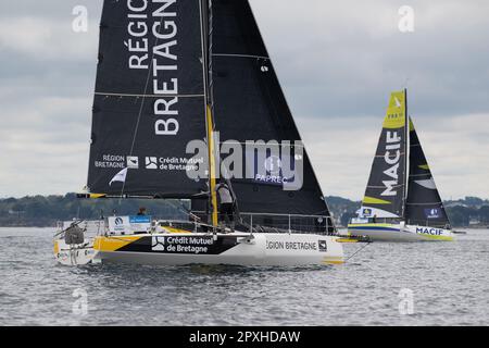 Gaston Morvan und Anne-Claire Le Berre (RÃ&#x89;GION BRETAGNE - CMB-VORSTELLUNG) zu Beginn der Transat Paprec 2023, Figaro Beneteau Klasse, Transatlantisches Rennen in gemischten Doppelwettkämpfen zwischen Concarneau und Saint-Barthelemy (Französische Antillen) am 30. April 2023 in Concarneau, Frankreich - Foto: Nicolas Pveehe/DPI Stockfoto