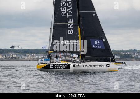 Gaston Morvan und Anne-Claire Le Berre (RÃ&#x89;GION BRETAGNE - CMB-VORSTELLUNG) zu Beginn der Transat Paprec 2023, Figaro Beneteau Klasse, Transatlantisches Rennen in gemischten Doppelwettkämpfen zwischen Concarneau und Saint-Barthelemy (Französische Antillen) am 30. April 2023 in Concarneau, Frankreich - Foto: Nicolas Pveehe/DPI Stockfoto