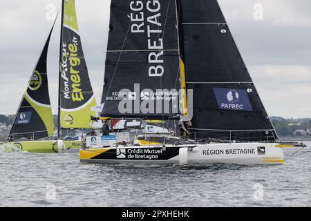 Gaston Morvan und Anne-Claire Le Berre (RÃ&#x89;GION BRETAGNE - CMB-VORSTELLUNG) zu Beginn der Transat Paprec 2023, Figaro Beneteau Klasse, Transatlantisches Rennen in gemischten Doppelwettkämpfen zwischen Concarneau und Saint-Barthelemy (Französische Antillen) am 30. April 2023 in Concarneau, Frankreich - Foto: Nicolas Pveehe/DPI Stockfoto