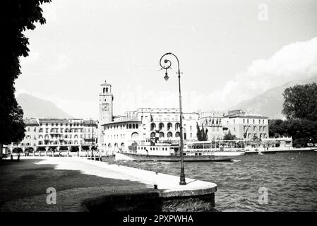 Riva del Garda (già Riva, Ripa in Latino, Rìva in Dialetto locale) è un comune italiano di 17 722 abitanti della Provincia autonoma di Trento che fa parte della Comunità Alto Garda e Ledro. (Wikipedia) Stockfoto