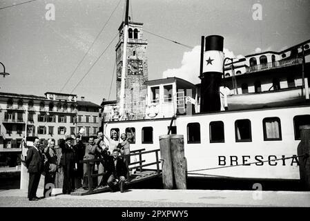 Riva del Garda (già Riva, Ripa in Latino, Rìva in Dialetto locale) è un comune italiano di 17 722 abitanti della Provincia autonoma di Trento che fa parte della Comunità Alto Garda e Ledro. (Wikipedia) Stockfoto