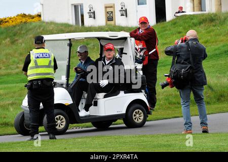 Turnberry, Ayrshire, Schottland, Großbritannien. 2. Mai 2023. Ex-Präsident Donald Trump besucht Trump Turnberry für eine Runde Golf am 02. Dezember 05/23. Gutschrift: CDG/Alamy Live News Stockfoto