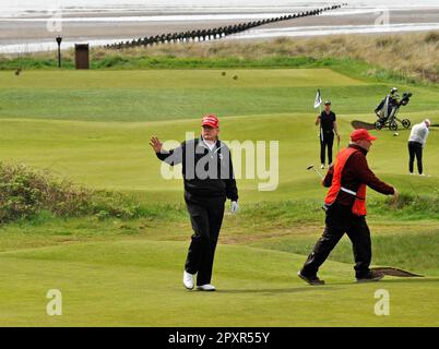 Turnberry, Ayrshire, Schottland, Großbritannien. 2. Mai 2023. Ex-Präsident Donald Trump besucht Trump Turnberry für eine Runde Golf am 02. Dezember 05/23. Gutschrift: CDG/Alamy Live News Stockfoto