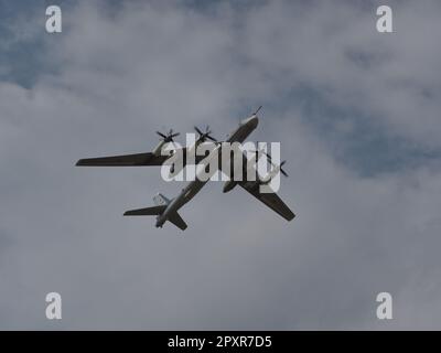 Tupolev TU-95 (Russisch: Туполев Ту-95; NATO-Berichtsname: 'Bär') ist eine große, viermotorige Turboprop-betriebene strategische Bomber- und Raketenplattform. Stockfoto