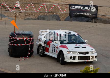 Dave Taylor tritt gegen einen Mitsubishi Lancer Evo 6 aus dem Jahr 1999 an, der an der Corbeau Seats Rallye in Clacton, Essex, Großbritannien teilnimmt. Mitfahrer Brian Cammack Stockfoto