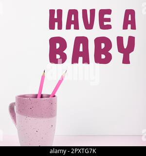 Schreiben, in dem Text „Have A Baby“ angezeigt wird, Word für Eltern erwarten oder werden ein neugeborenes Kind bekommen Stockfoto