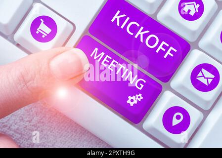 Handschrifttext Kickoff Meeting, Wort geschrieben auf Sonderdiskussion über die Legalität im Zusammenhang mit dem Projekt Stockfoto