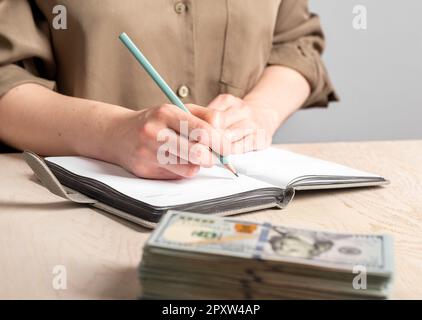 Planung von persönlichem Geld, Budget, Verwaltung von Finanzen, Finanzstrategiekonzept. Stockfoto