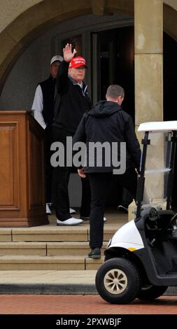 Turnberry, Ayrshire, Schottland, Großbritannien. 2. Mai 2023. Ex-Präsident Donald Trump bei Trump Turnberry, Ayrshire auf 020523 Credit: CDG/Alamy Live News Stockfoto