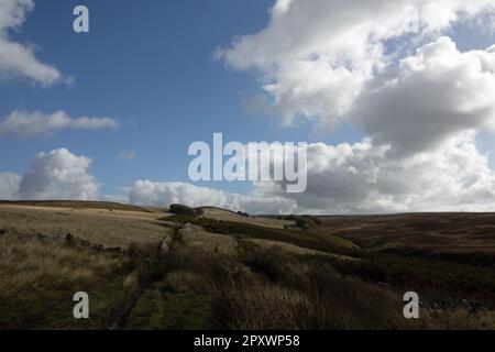 Der Fußweg zwischen White Coppice und Great Hill folgt dem Dean Black Brook The West Pennines Lancashire England Stockfoto