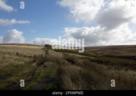 Der Fußweg zwischen White Coppice und Great Hill folgt dem Dean Black Brook The West Pennines Lancashire England Stockfoto