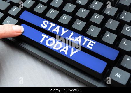 Konzeptuelle Bildunterschrift spät bleiben, konzeptuelle Fotografie Eine Routine, in der eine Person irgendwo außerhalb der Zeit hingeht Stockfoto