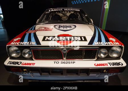 Lancia Delta HF Integrale 16v (1990). Ausstellung der alten Rallye-Autos „Goldenes Zeitalter der Rallye“ im MAUTO, Museo dell'Automobile von Turin, Italien. Stockfoto