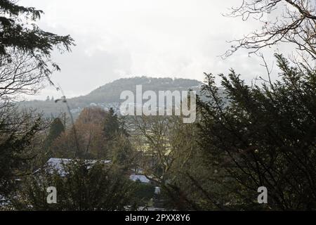 Arnside Knott aus dem Wald in der Carr Bank Arnside in der Nähe von Milnthorpe Westmorland und Furness England Stockfoto