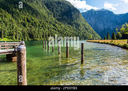 Poller am Pier Saint Bartholomäus am Oberen Königssee in Bayern Stockfoto