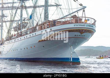 Lindesnes, Norwegen - August 07 2021: Achterblick des Segeltrainingsschiffs Statsraad Lehmkuhl. Stockfoto