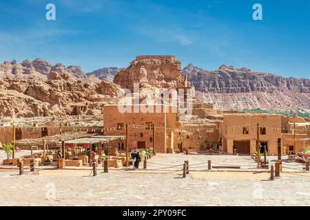 Die Altstadt von Al Ula zerstörte Schlammhütten mit Stadtschloss, Medina Provinz, Saudi-Arabien Stockfoto