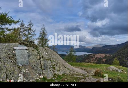 John Hamer Memorial auf Castle Crag, in der Nähe von Grange, Borrowdale, Lake District, Cumbria Stockfoto