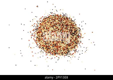Quinoa-Kornpfahl, Draufsicht isoliert auf Weiß. Rohe gemischte dreifarbige Seeds. Glutenfreies Müsli. Stockfoto