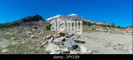 Mount Shasta in Nordkalifornien an einem wunderschönen Sommertag Stockfoto