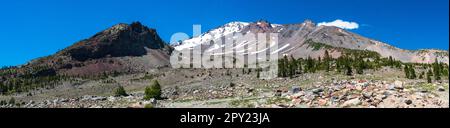 Mount Shasta in Nordkalifornien an einem wunderschönen Sommertag Stockfoto