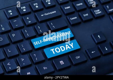 Unterzeichnen Sie die Selbstverbesserung, Konzept bedeutet Prozess, sich selbst zu verbessern oder besser zu wissen Stockfoto