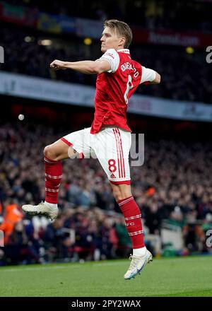 Der Martin Odegaard von Arsenal feiert das erste Tor seiner Seite während des Premier League-Spiels im Emirates Stadium in London. Foto: Dienstag, 2. Mai 2023. Stockfoto