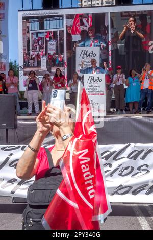 Die Teilnehmer nahmen an der von CCOO und UGT organisierten Demonstration zum Tag der Arbeit am 1. Mai im Zentrum von Madrid und anderen großen Städten in Spanien Teil. Die Gewerkschaft Stockfoto